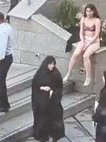 Binnenkort: Bikini babes in Teheran