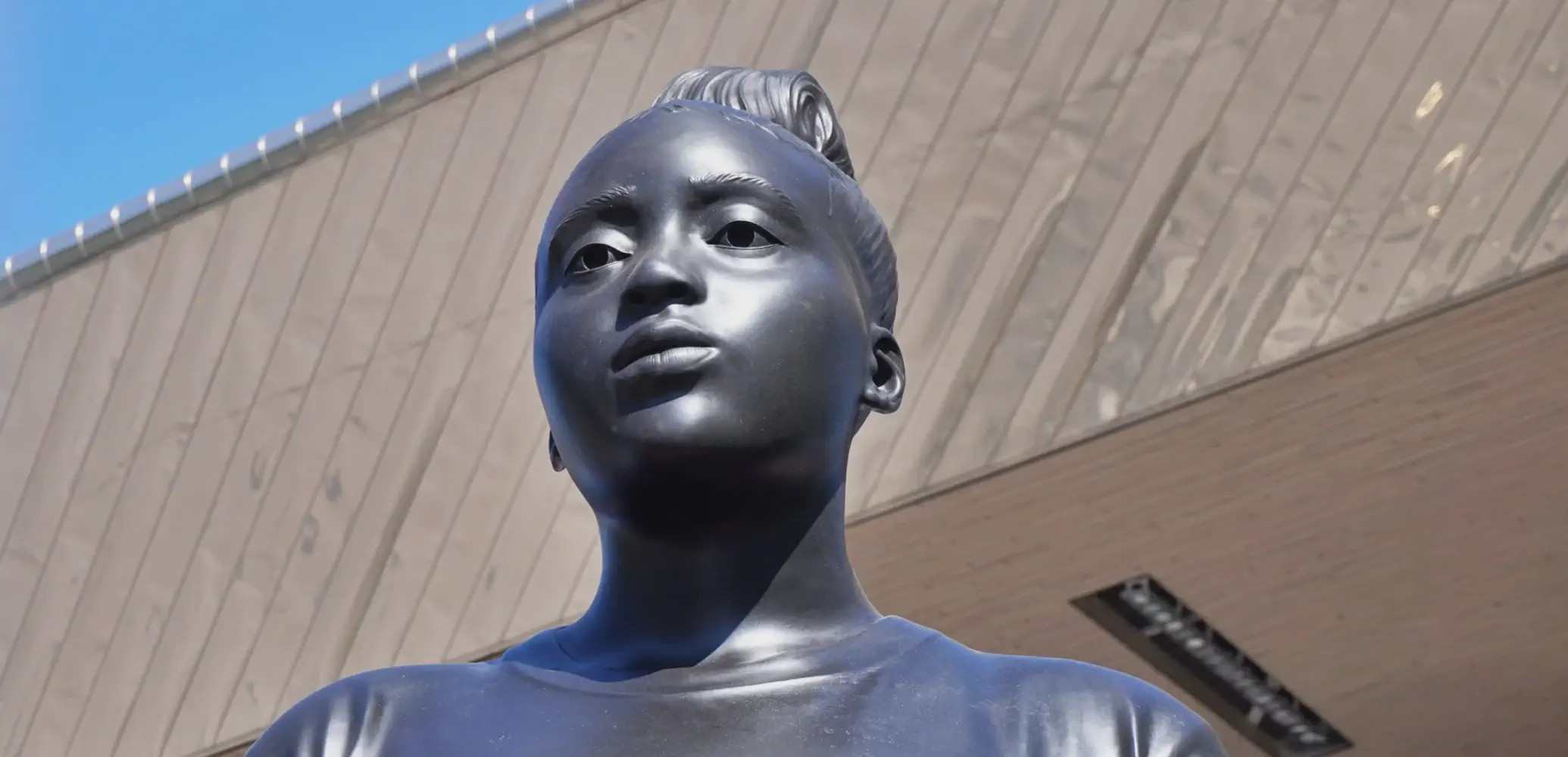 Het doel van het controversiële standbeeld in Rotterdam