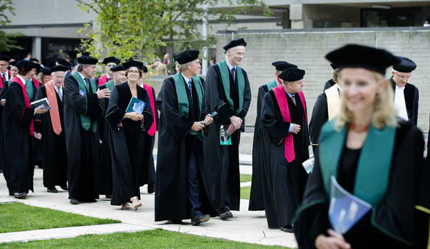 Kanttekeningen bij de diplomademocratie