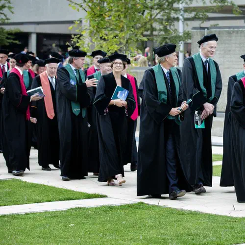 Kanttekeningen bij de diplomademocratie