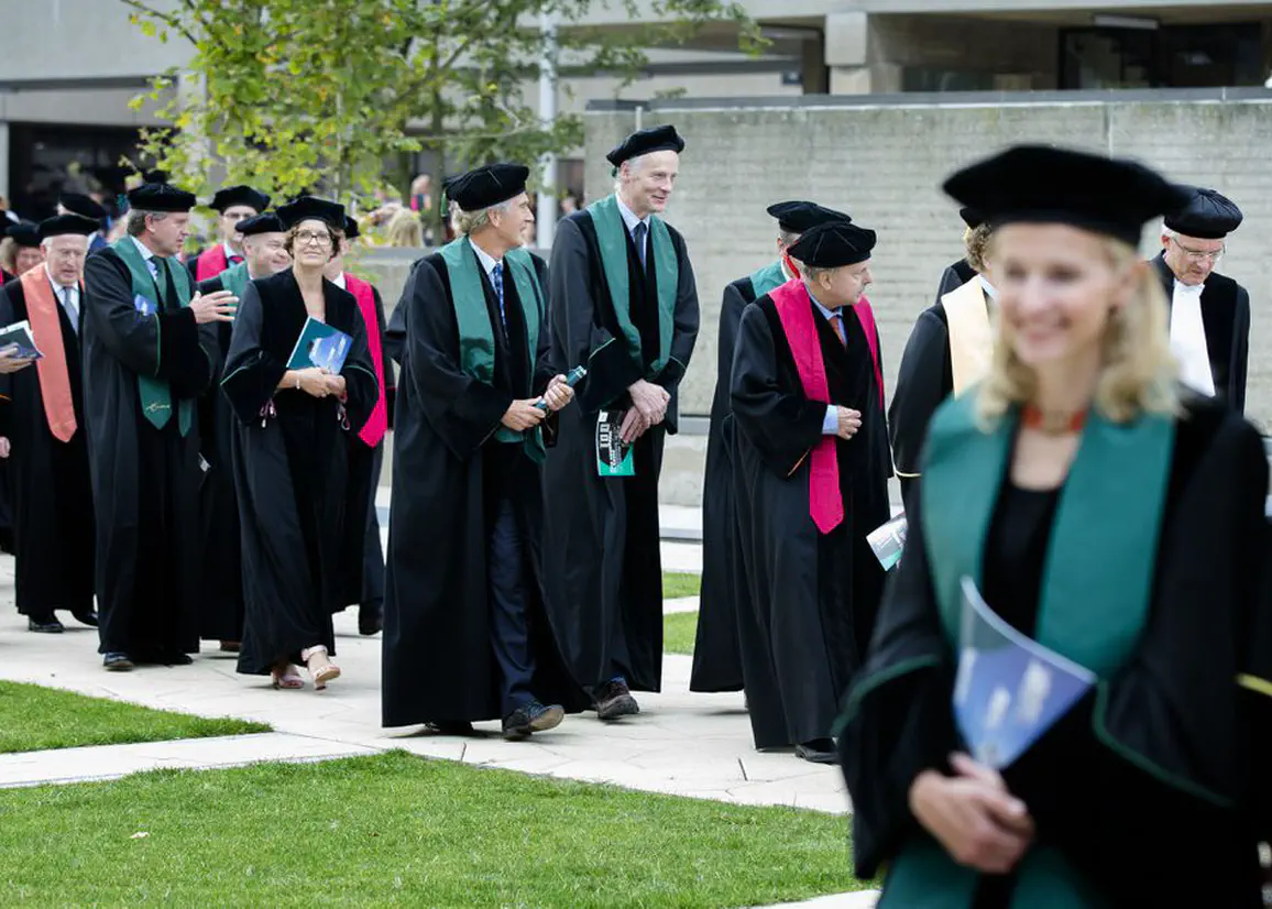 Kanttekeningen bij de diplomademocratie