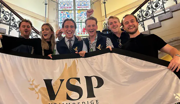 Verlies van taal, traditie en trots in de collegezaal