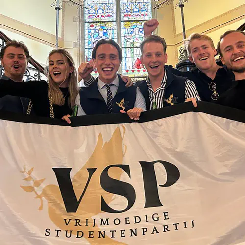 Verlies van taal, traditie en trots in de collegezaal